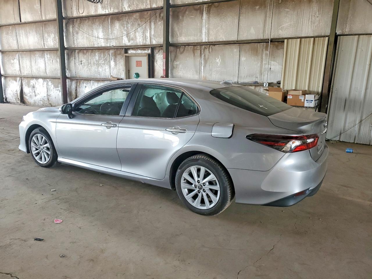 2023 TOYOTA CAMRY LE photo 2