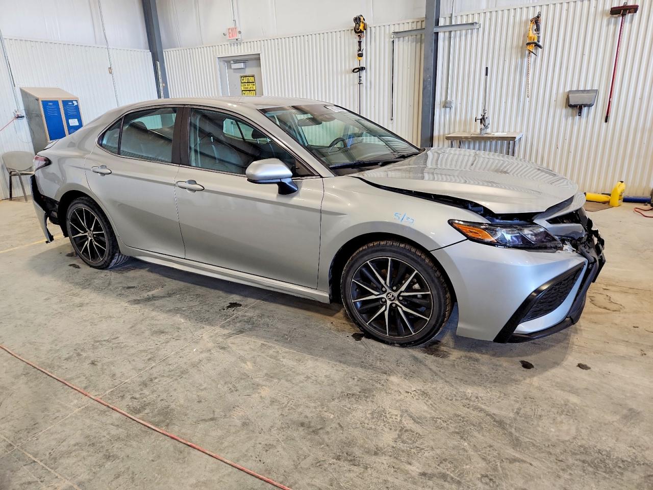 2021 TOYOTA CAMRY SE photo 4
