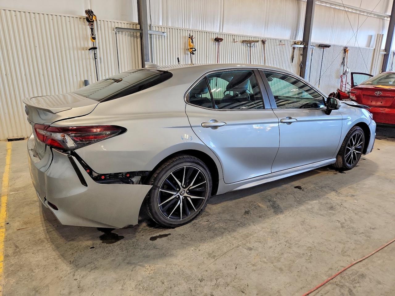 2021 TOYOTA CAMRY SE photo 3
