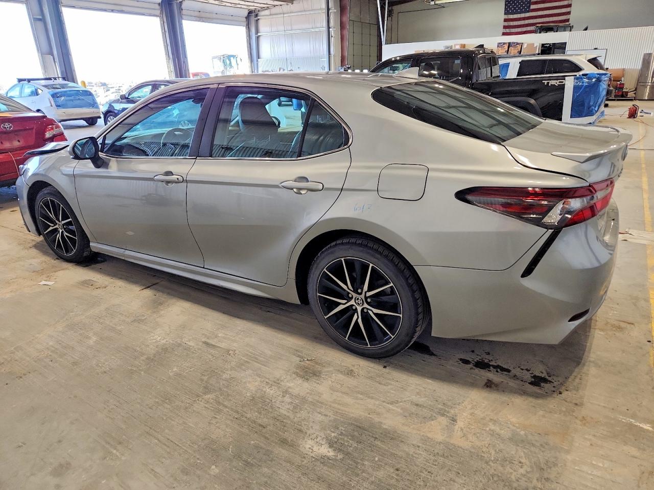 2021 TOYOTA CAMRY SE photo 2