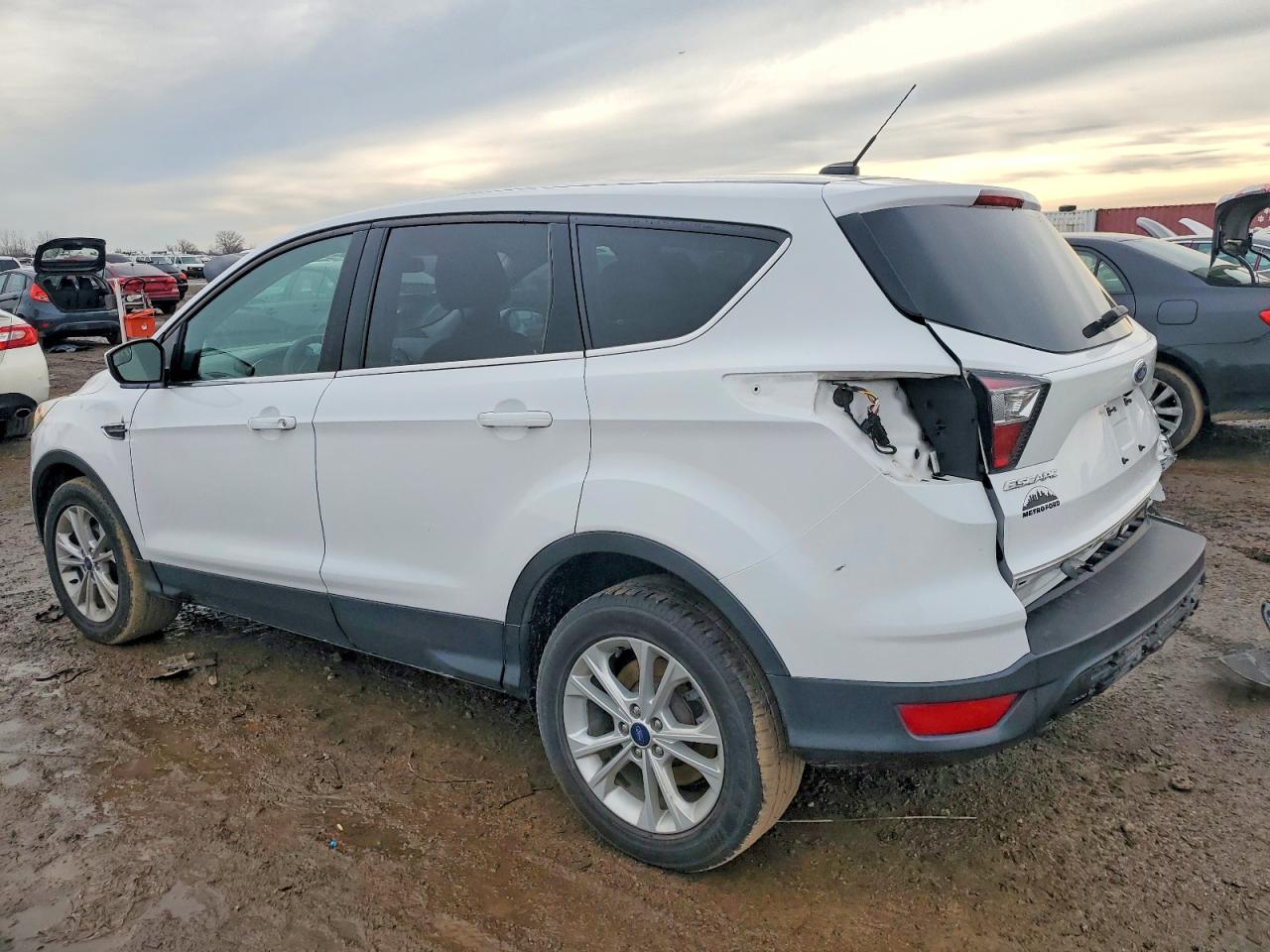 2017 FORD ESCAPE SE photo 2