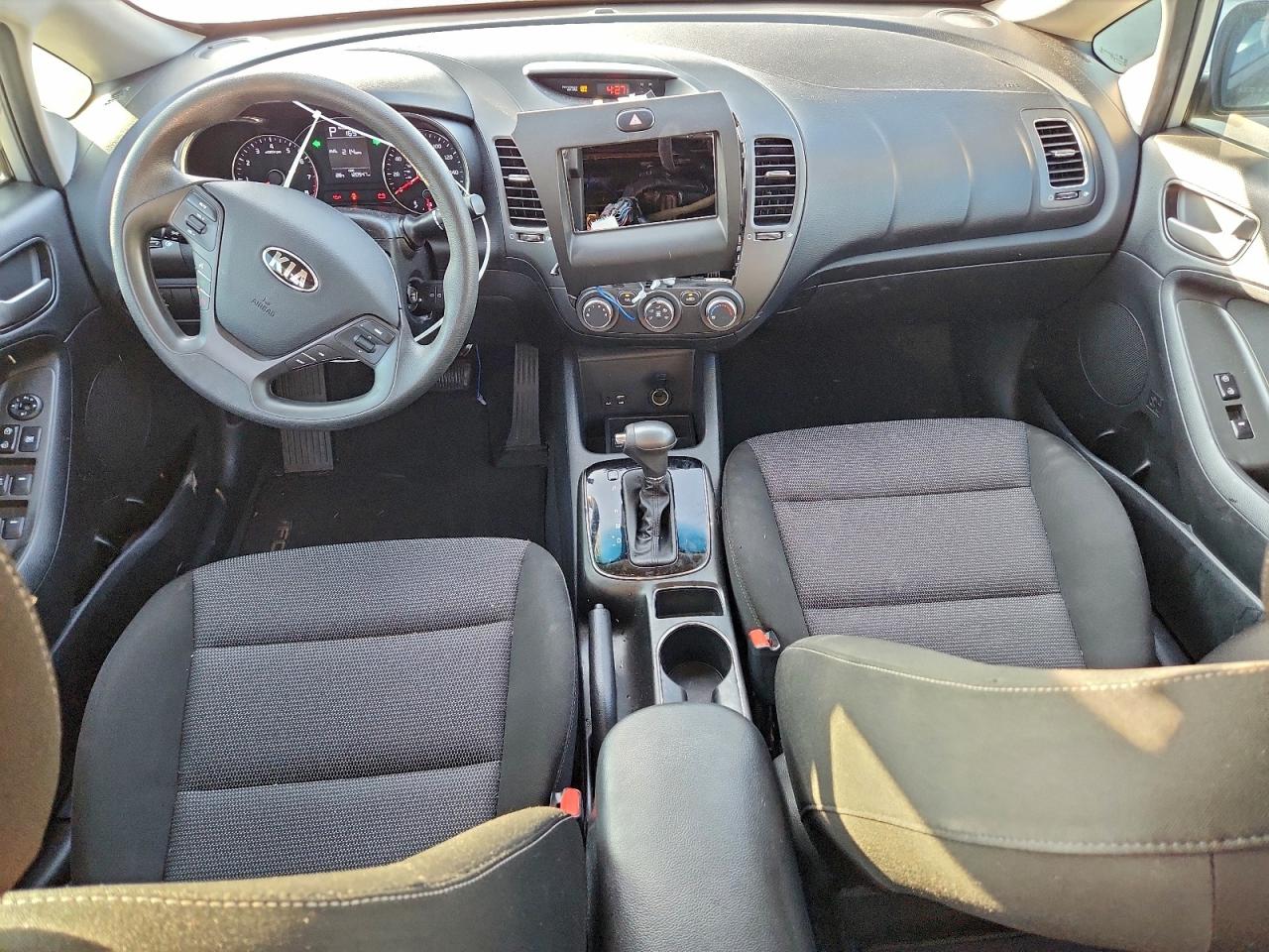 2017 KIA FORTE LX photo 8
