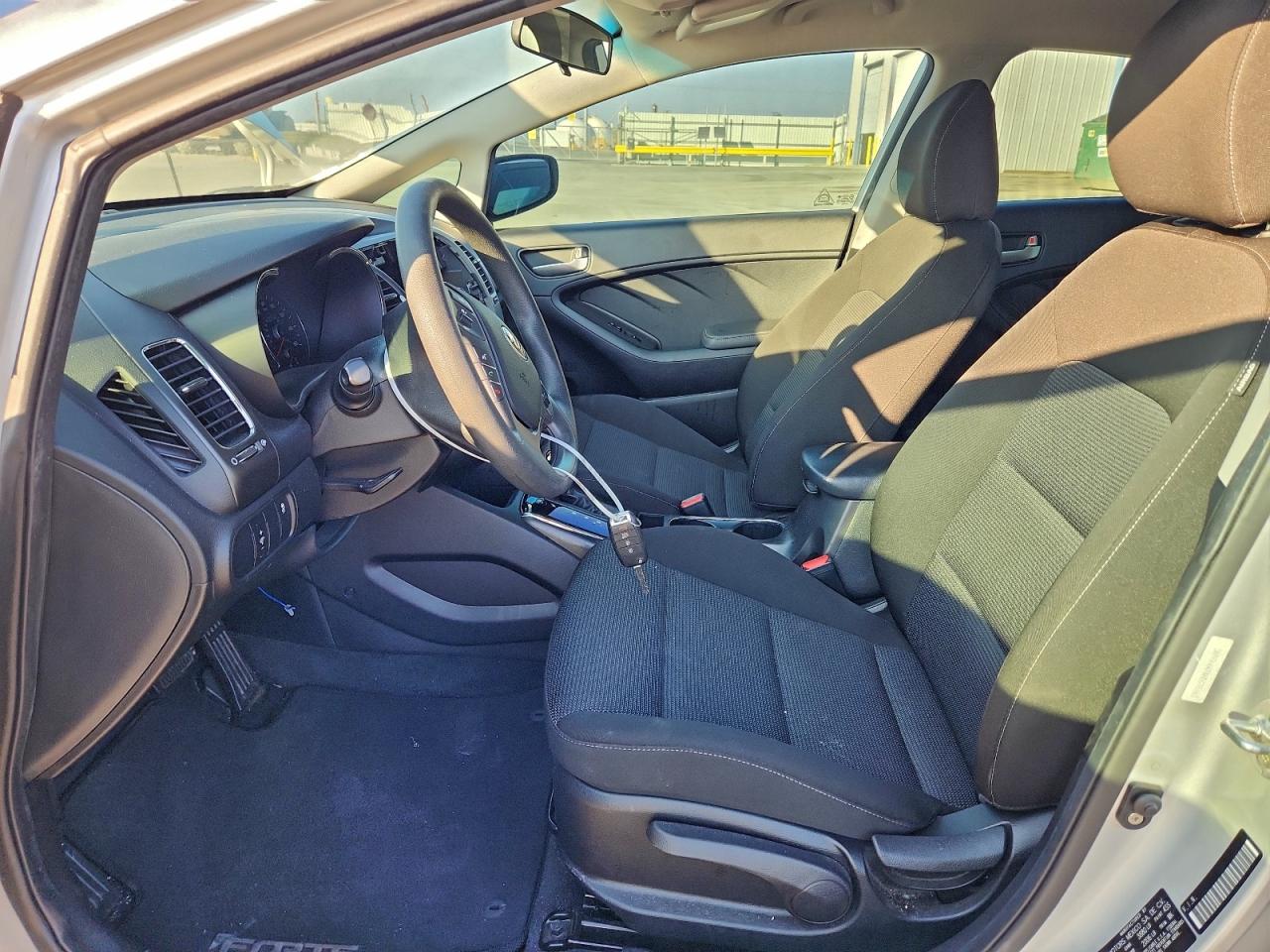 2017 KIA FORTE LX photo 7