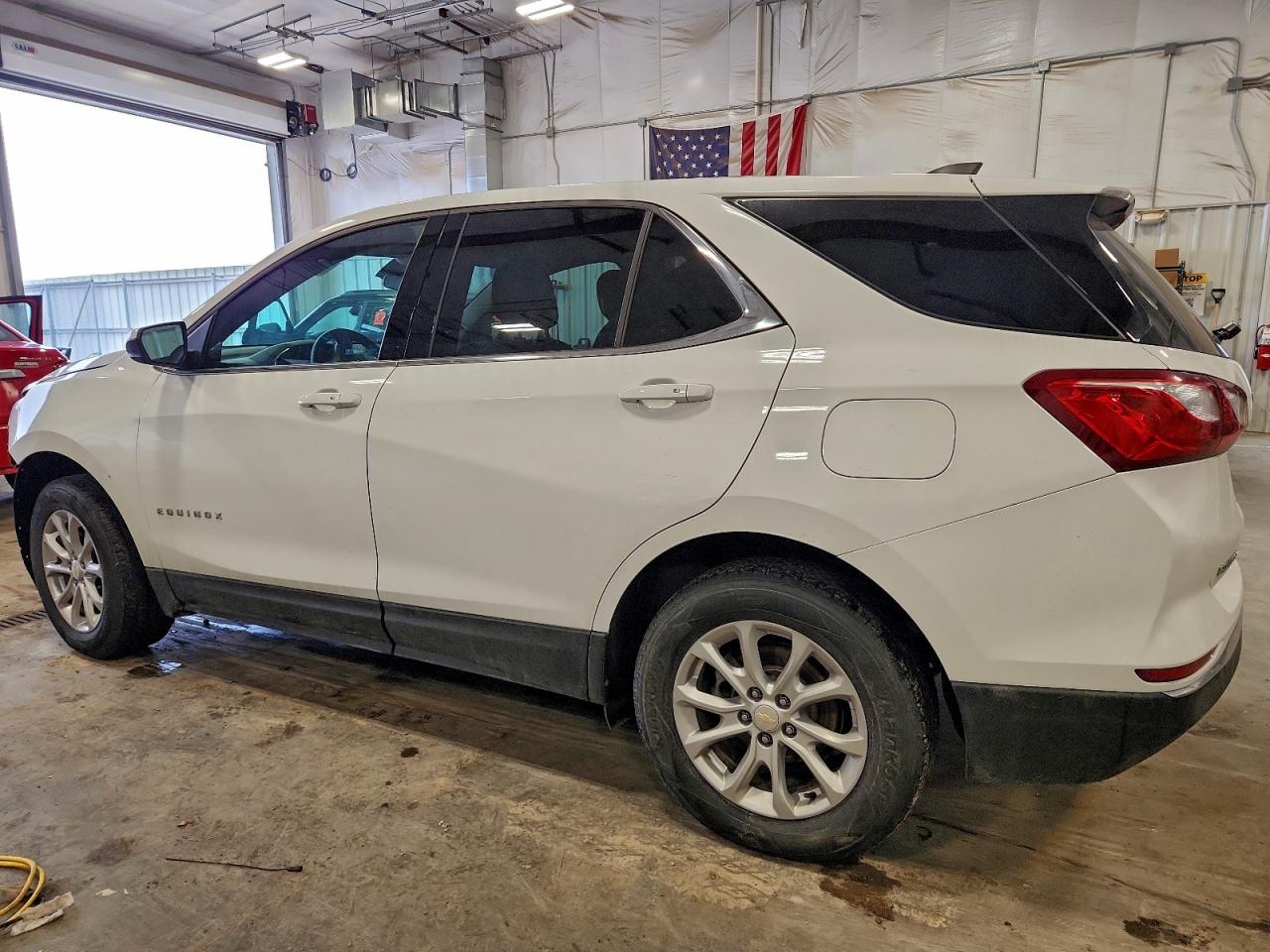 2018 CHEVROLET EQUINOX LT photo 2