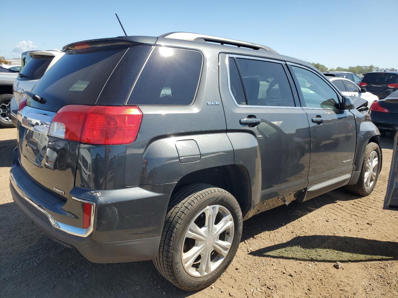 2017 GMC TERRAIN SLE photo 3