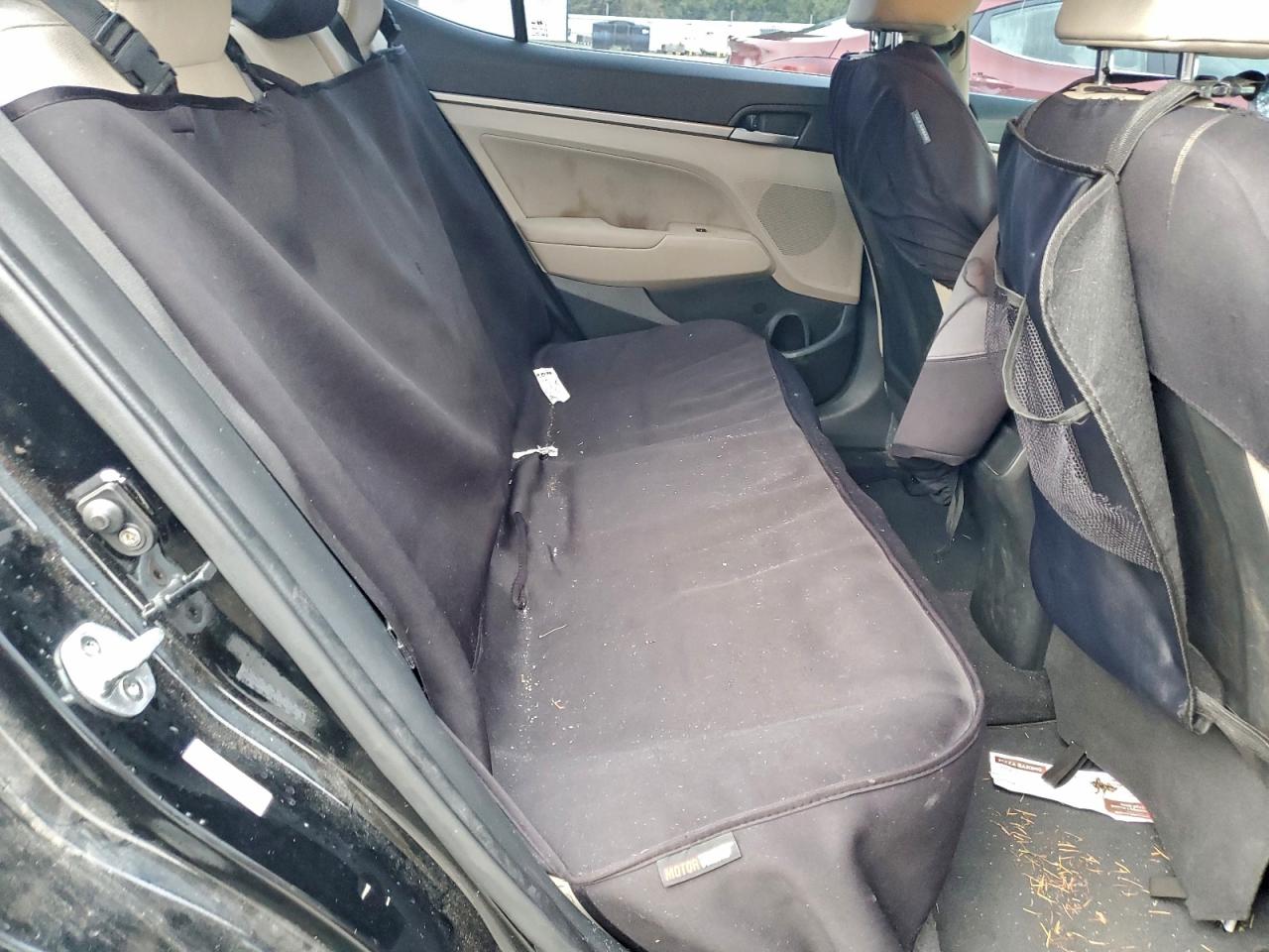 2017 HYUNDAI ELANTRA SE photo 10