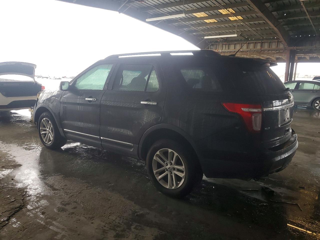 2015 FORD EXPLORER XLT photo 2