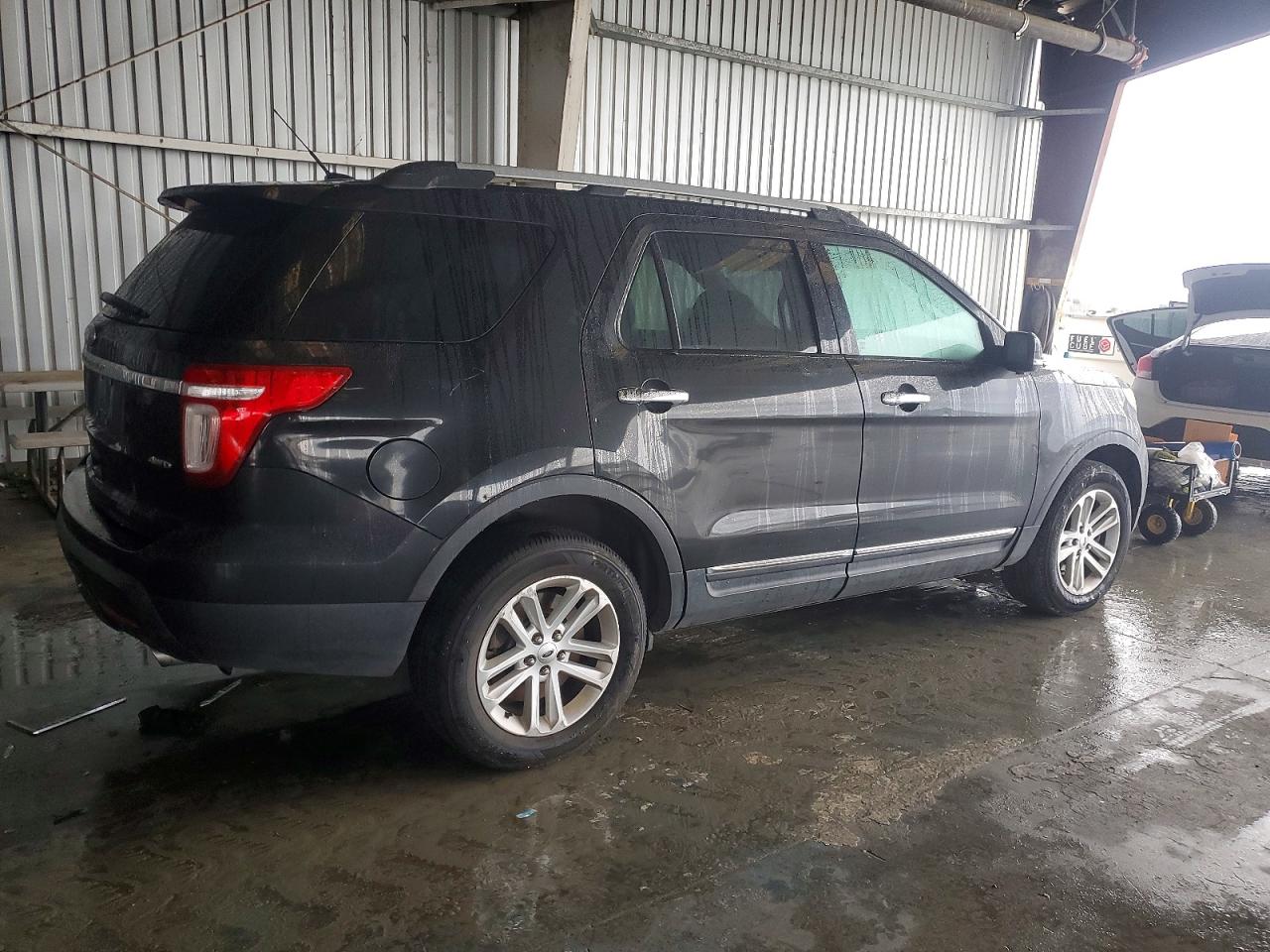 2015 FORD EXPLORER XLT photo 3