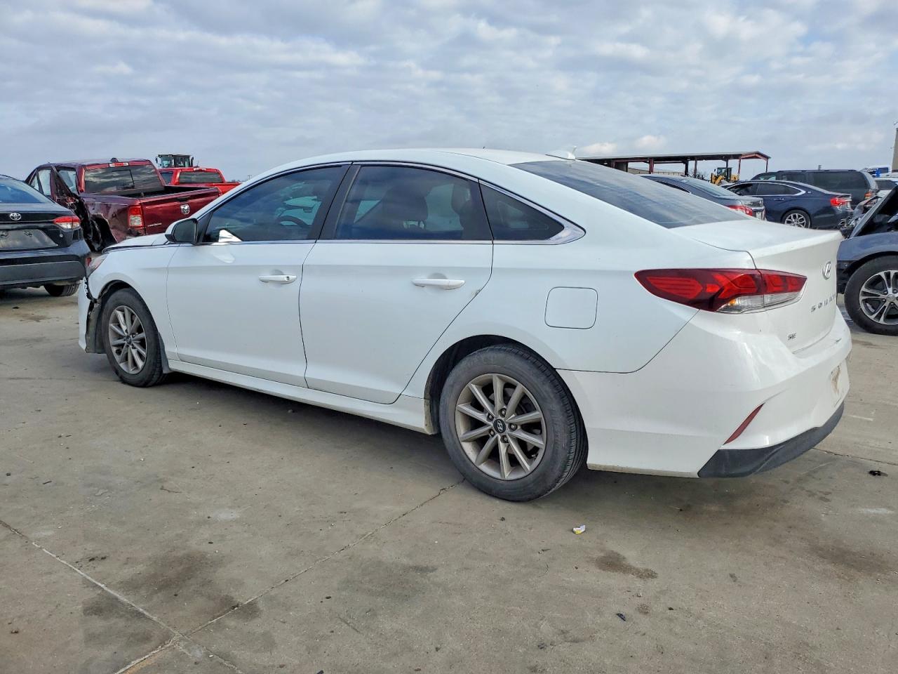 2018 HYUNDAI SONATA SE photo 2