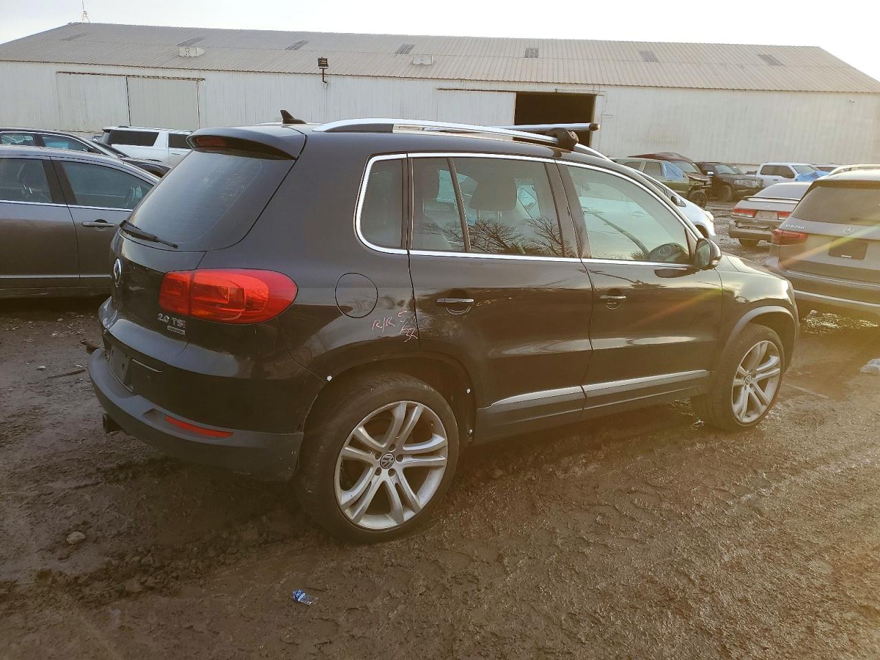 2012 VOLKSWAGEN TIGUAN S photo 3