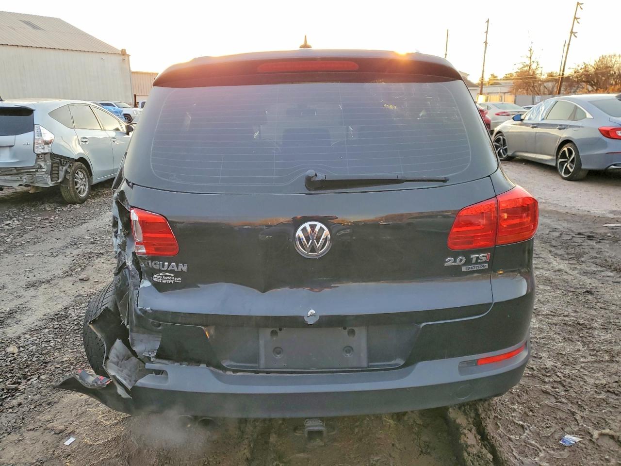 2012 VOLKSWAGEN TIGUAN S photo 6