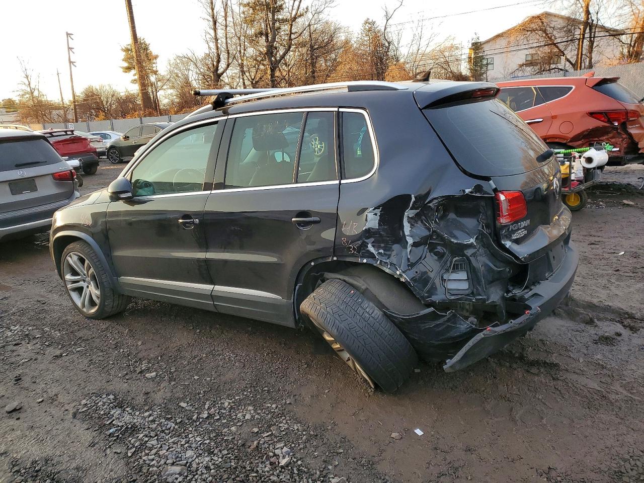 2012 VOLKSWAGEN TIGUAN S photo 2