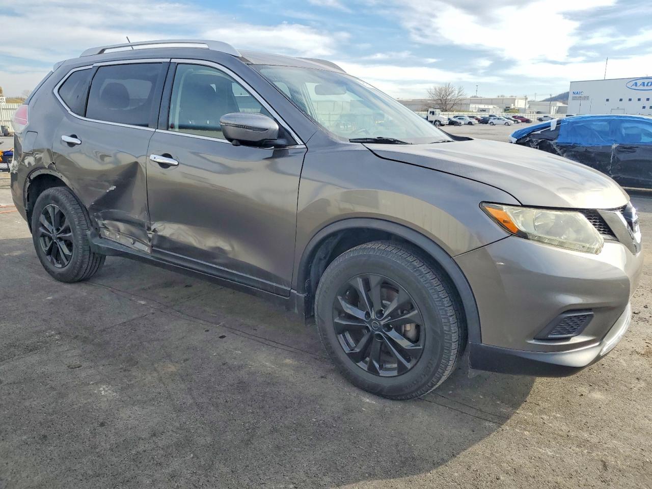 2016 NISSAN ROGUE photo 4