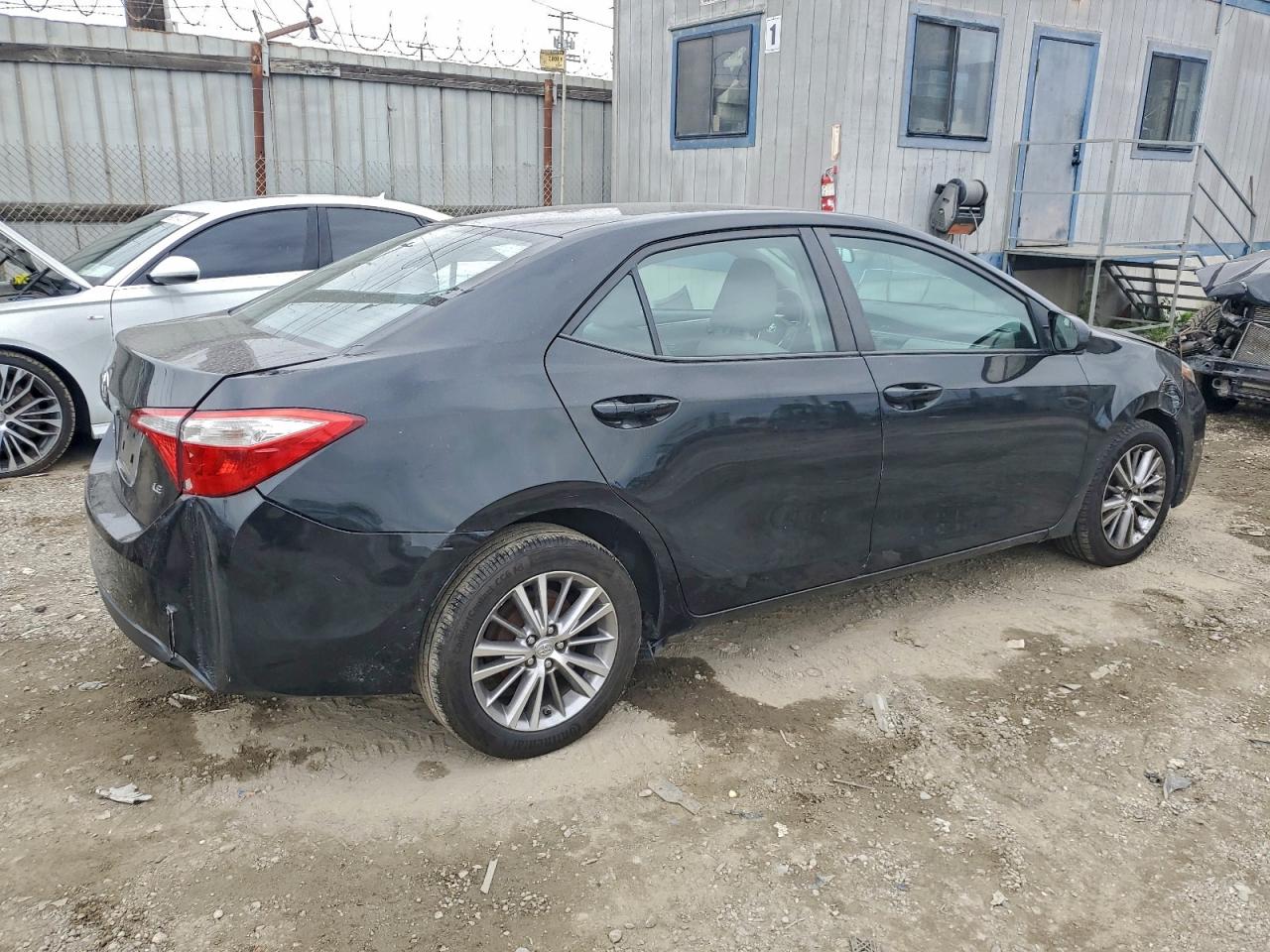 2015 TOYOTA COROLLA L photo 3