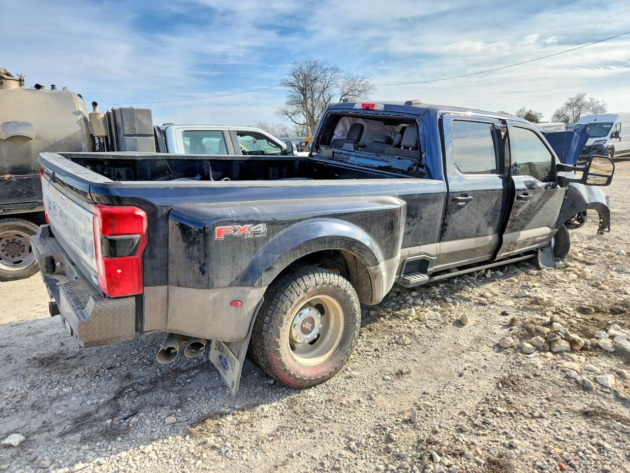 2023 FORD F350 SUPER DUTY photo 3