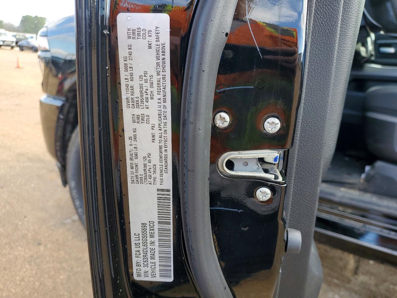 2025 RAM 2500 photo 12
