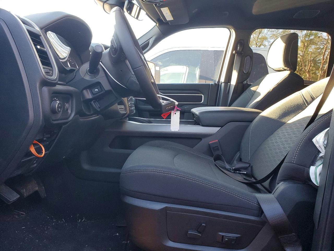 2025 RAM 2500 photo 7