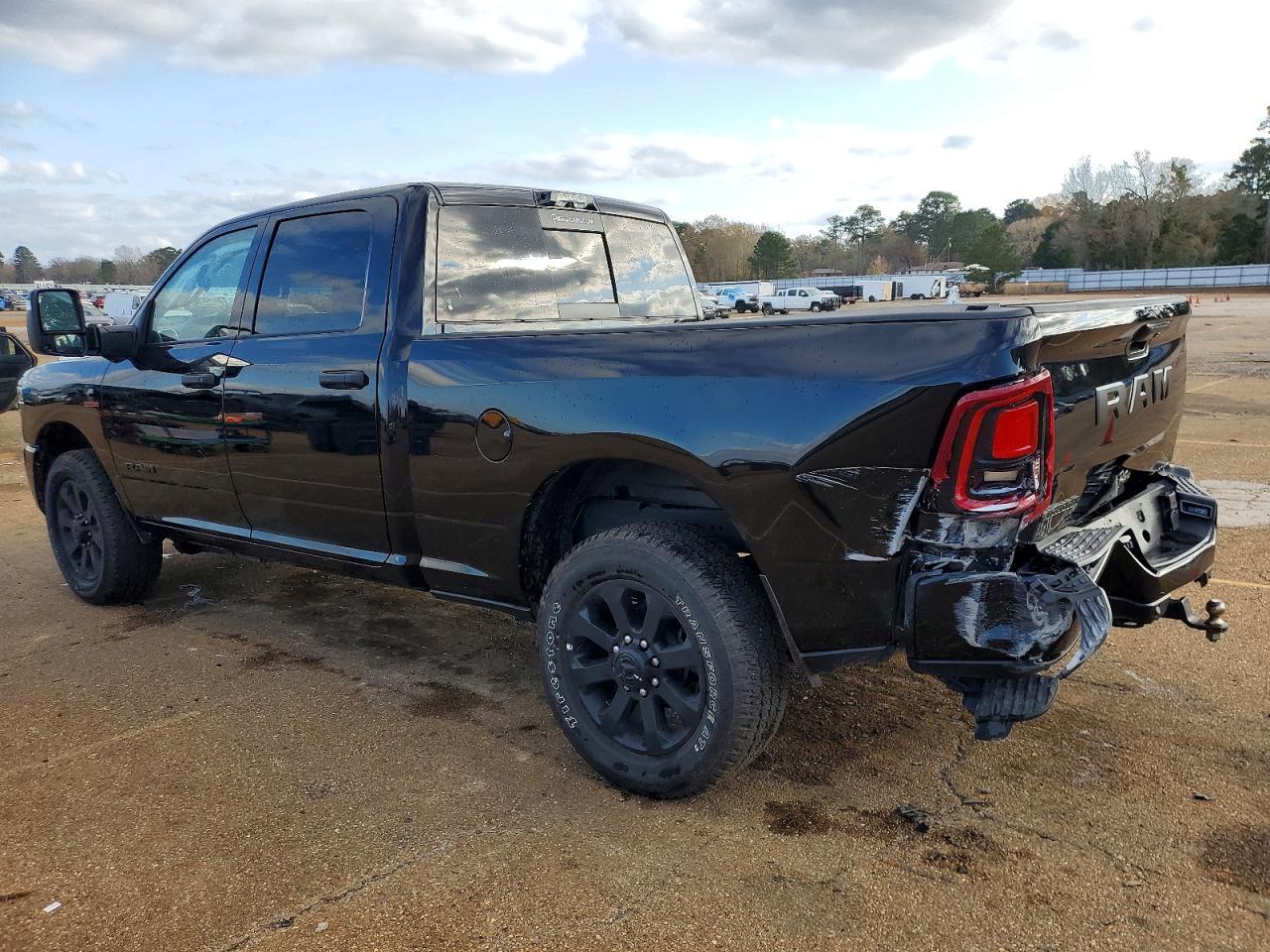 2025 RAM 2500 photo 2