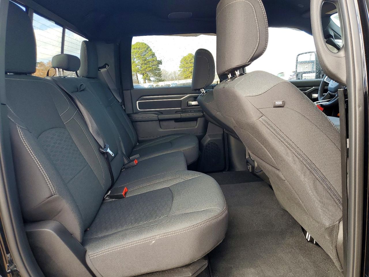 2025 RAM 2500 photo 10
