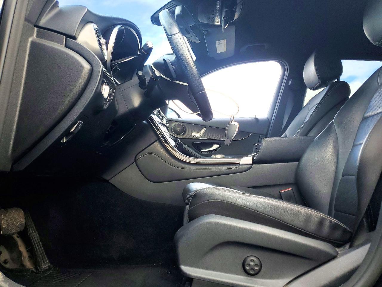 2018 MERCEDES-BENZ GLC 300 photo 13