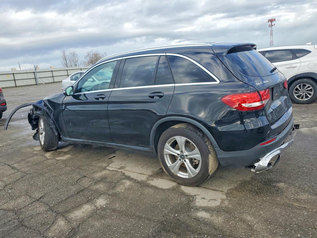2018 MERCEDES-BENZ GLC 300 photo 3