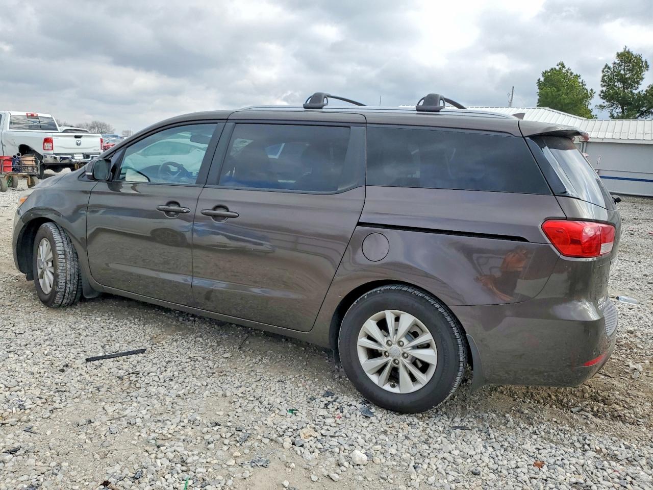 2016 KIA SEDONA LX photo 2