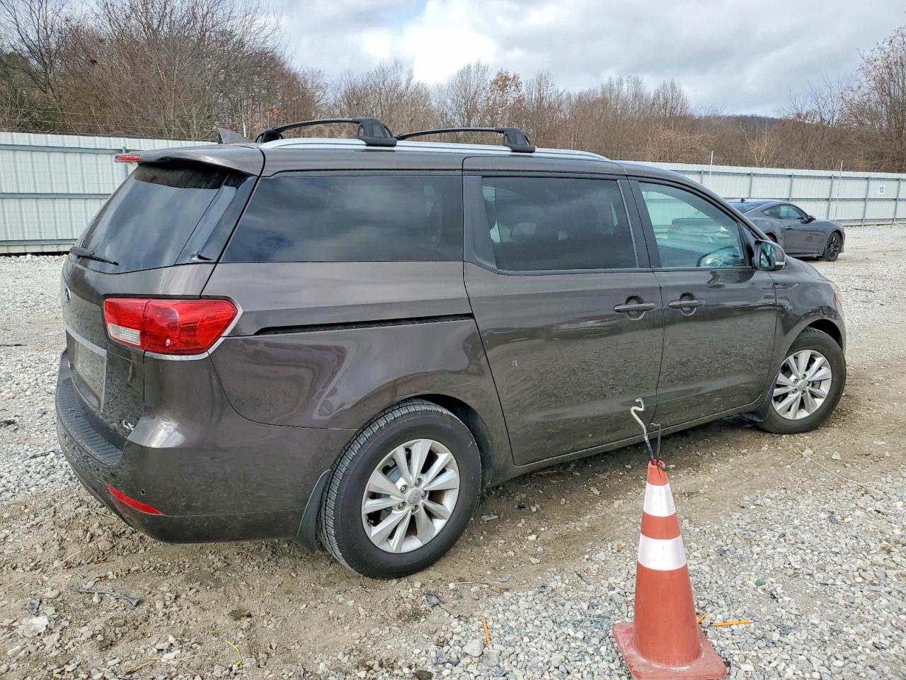 2016 KIA SEDONA LX photo 3