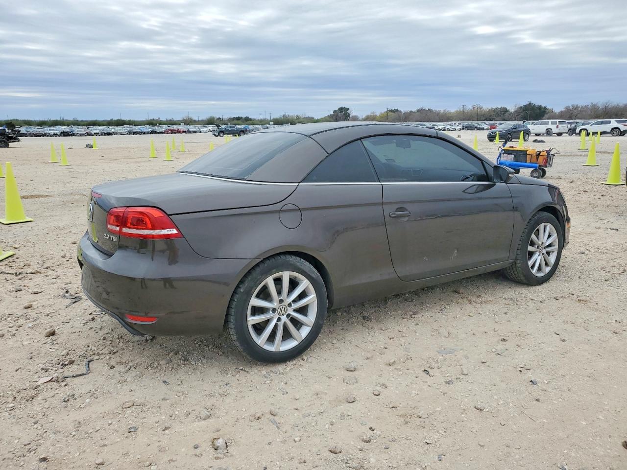 2012 VOLKSWAGEN EOS KOMFORT photo 3