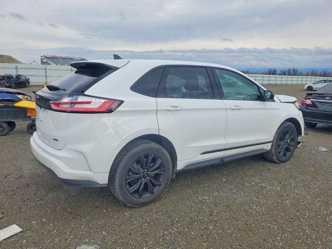 2024 FORD EDGE SE photo 3
