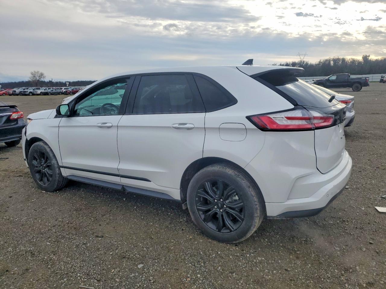 2024 FORD EDGE SE photo 2