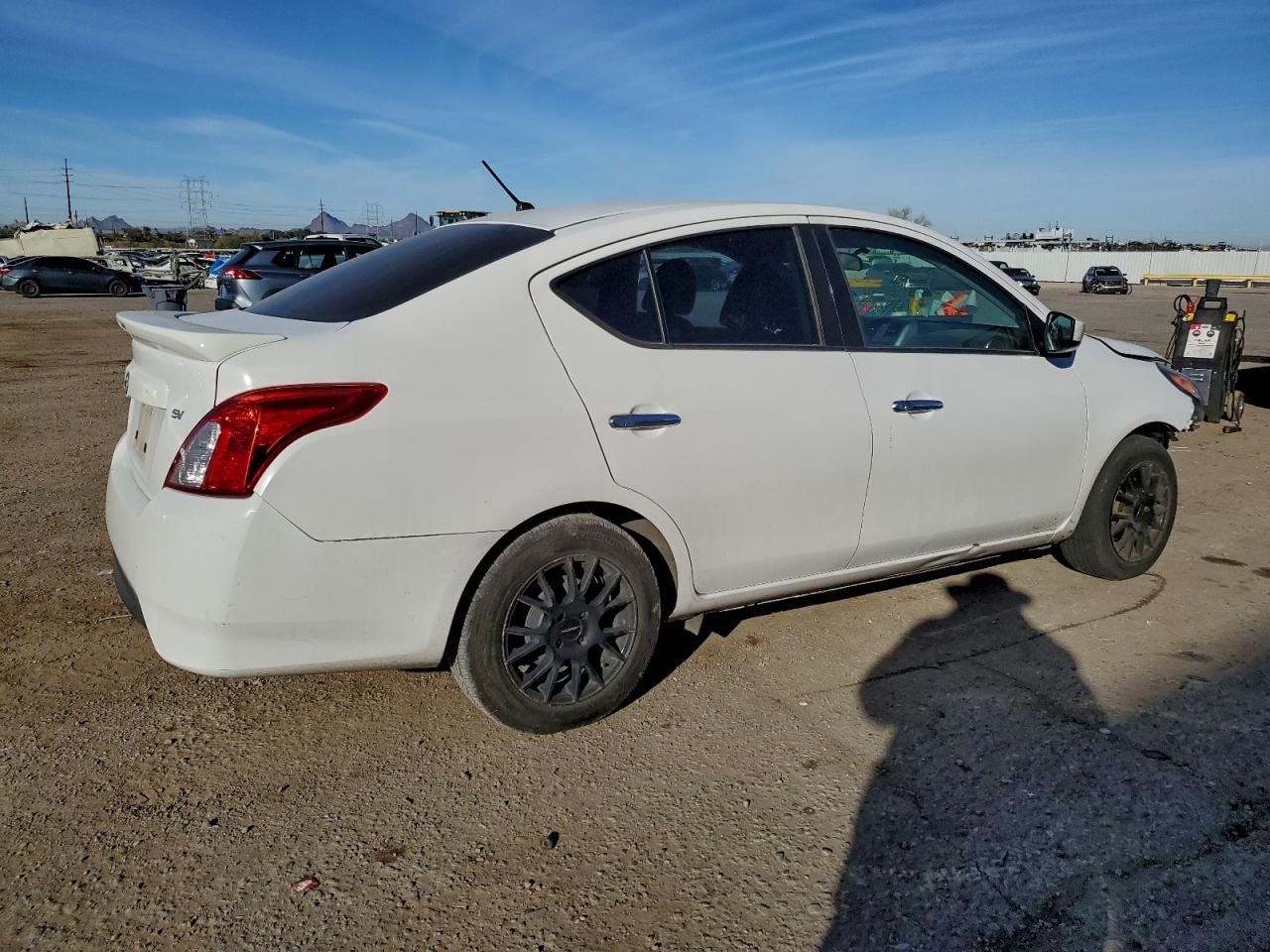 2019 NISSAN VERSA S photo 3
