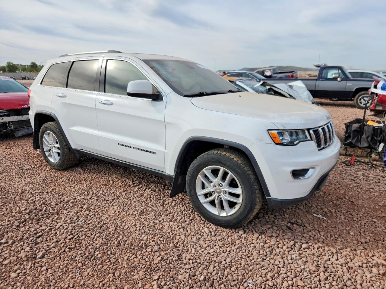 2018 JEEP GRAND CHEROKEE LAREDO photo 4