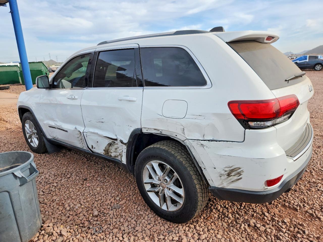 2018 JEEP GRAND CHEROKEE LAREDO photo 2