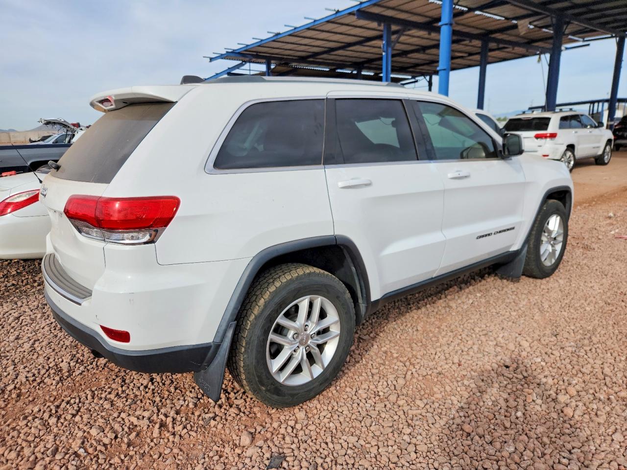 2018 JEEP GRAND CHEROKEE LAREDO photo 3