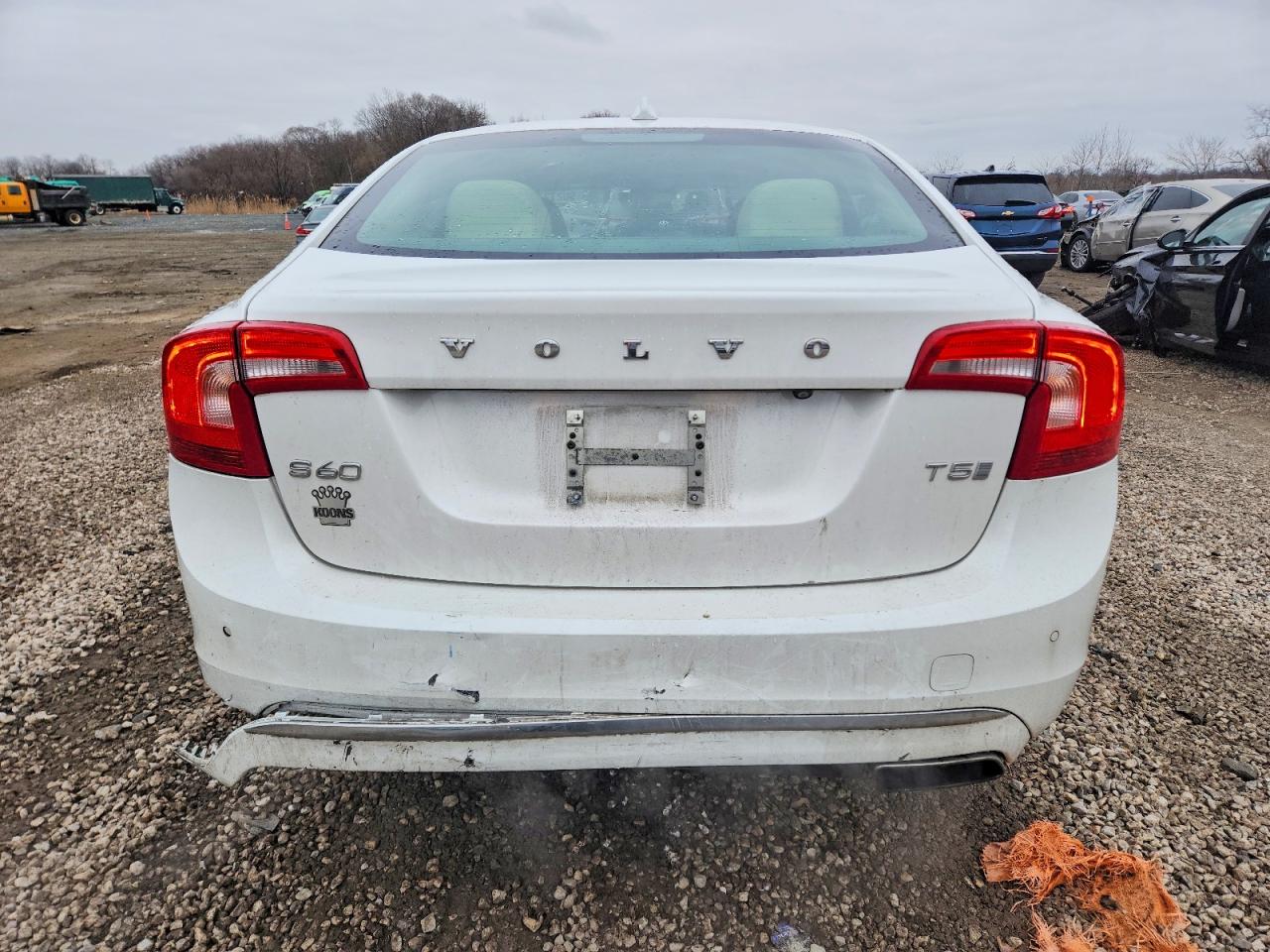 2017 VOLVO S60 PREMIER photo 6