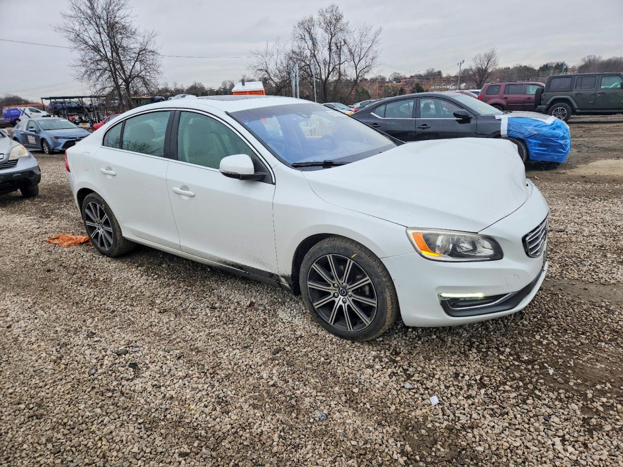 2017 VOLVO S60 PREMIER photo 4