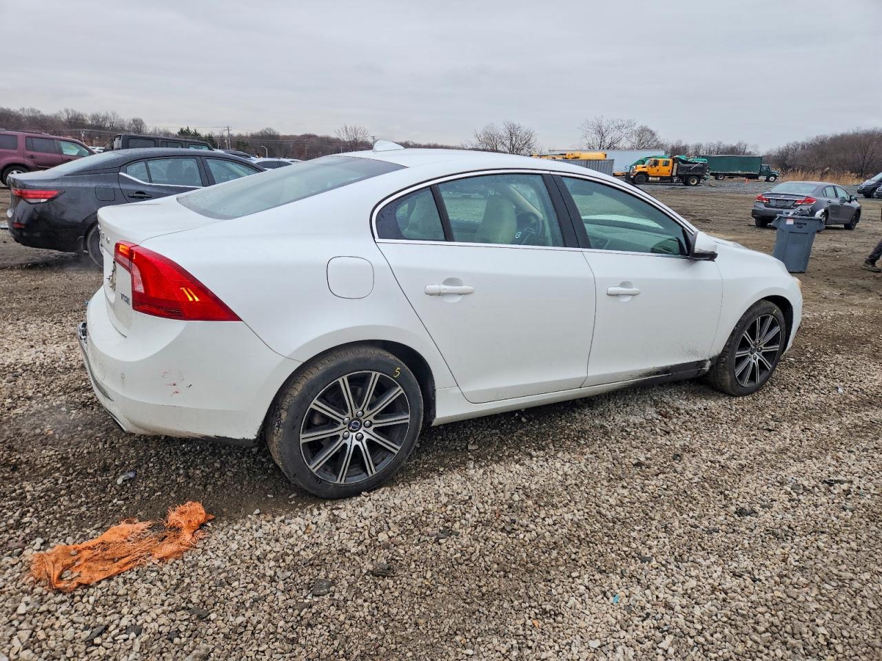 2017 VOLVO S60 PREMIER photo 3