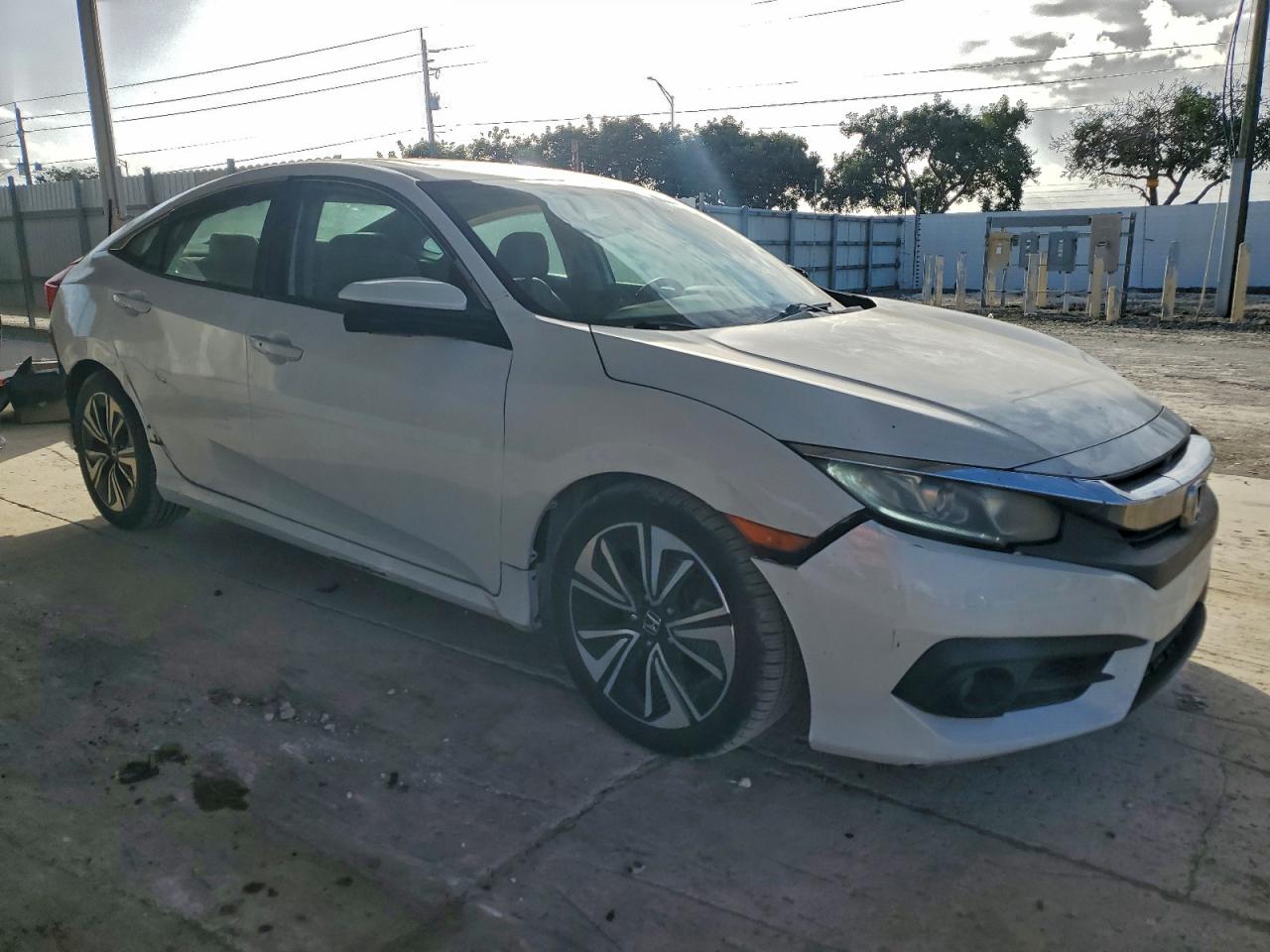 2017 HONDA CIVIC EX photo 4