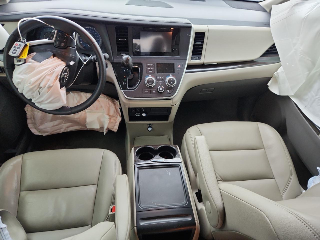 2015 TOYOTA SIENNA XLE photo 8