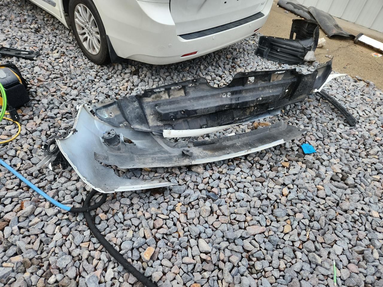 2015 TOYOTA SIENNA XLE photo 13