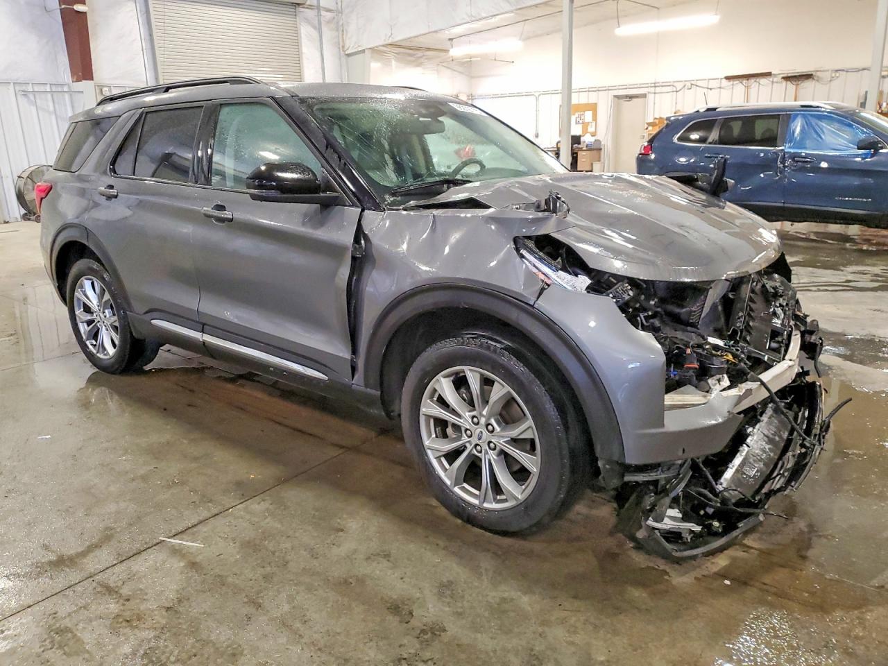 2023 FORD EXPLORER XLT photo 4