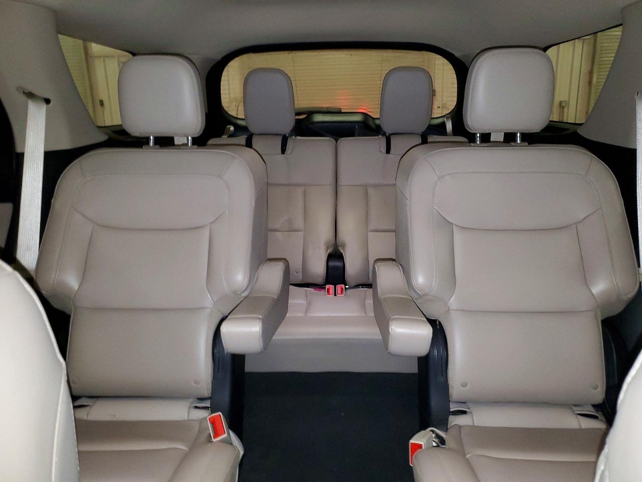 2023 FORD EXPLORER XLT photo 10