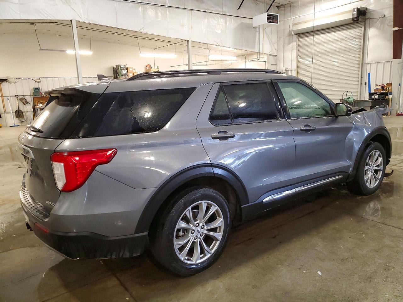2023 FORD EXPLORER XLT photo 3