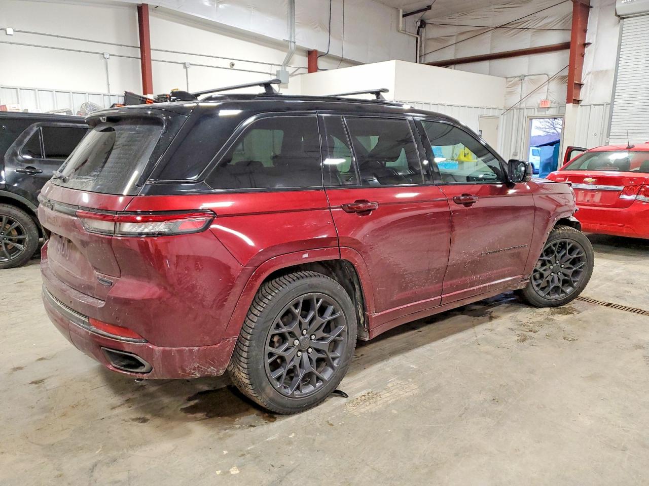 2024 JEEP GRAND CHEROKEE SUMMIT photo 3