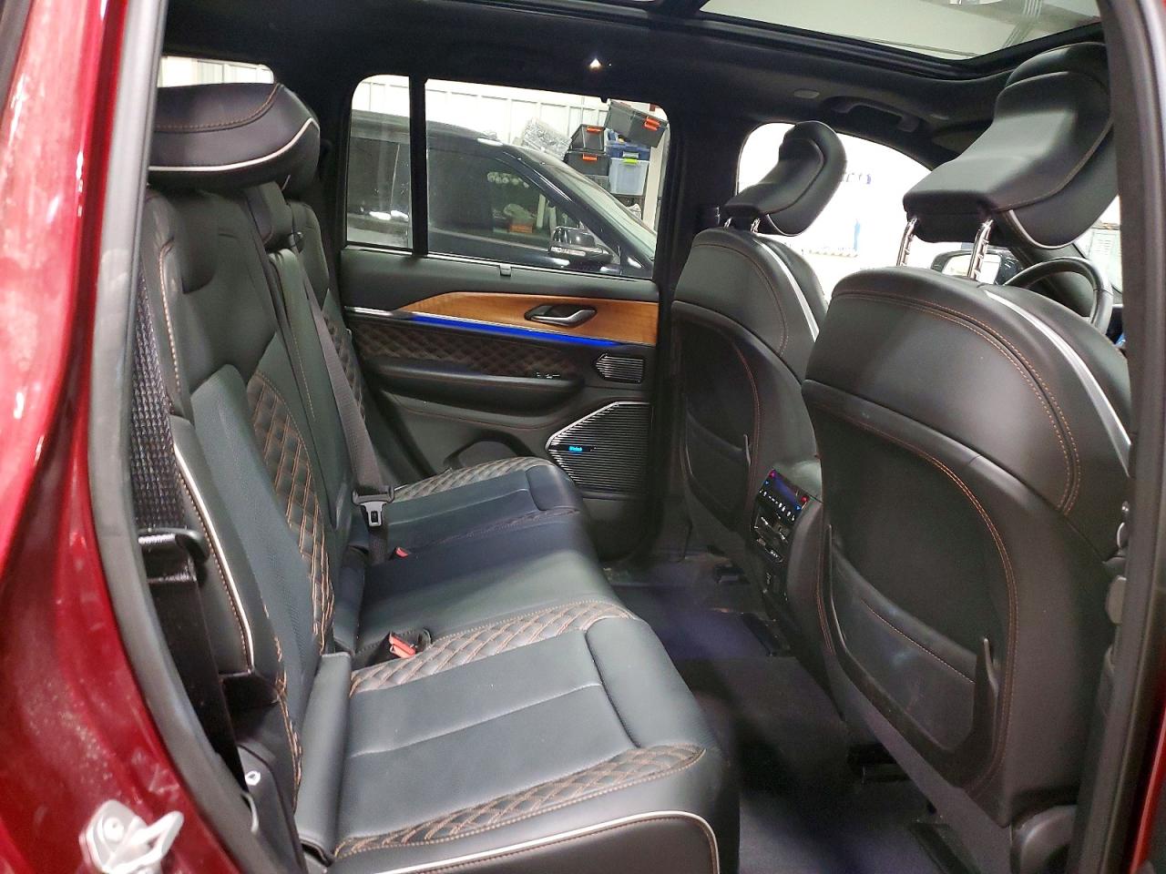 2024 JEEP GRAND CHEROKEE SUMMIT photo 11