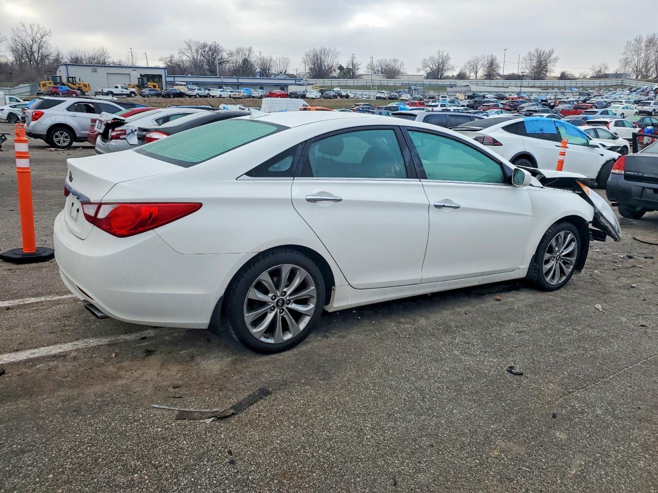2012 HYUNDAI SONATA SE photo 3