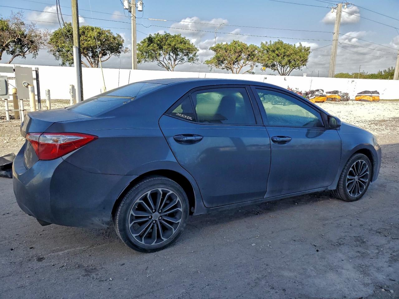 2016 TOYOTA COROLLA L photo 3