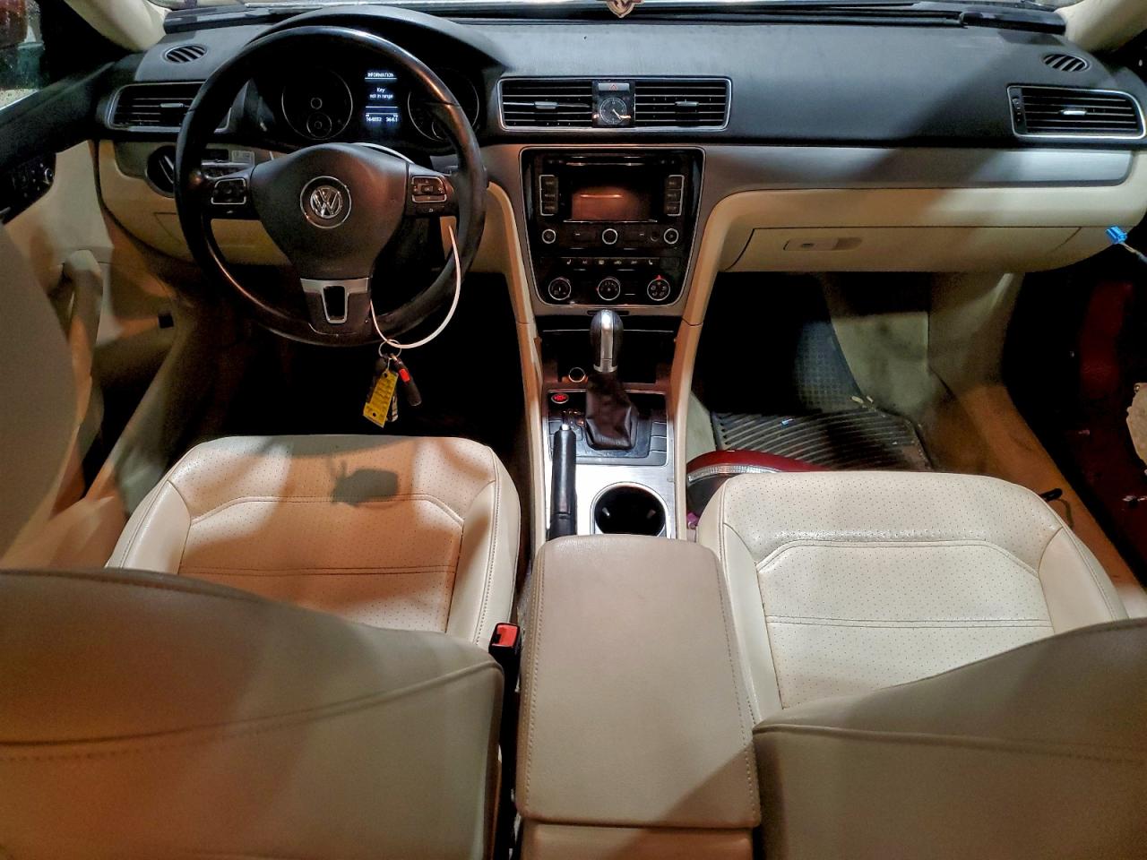 2015 VOLKSWAGEN PASSAT SE photo 8