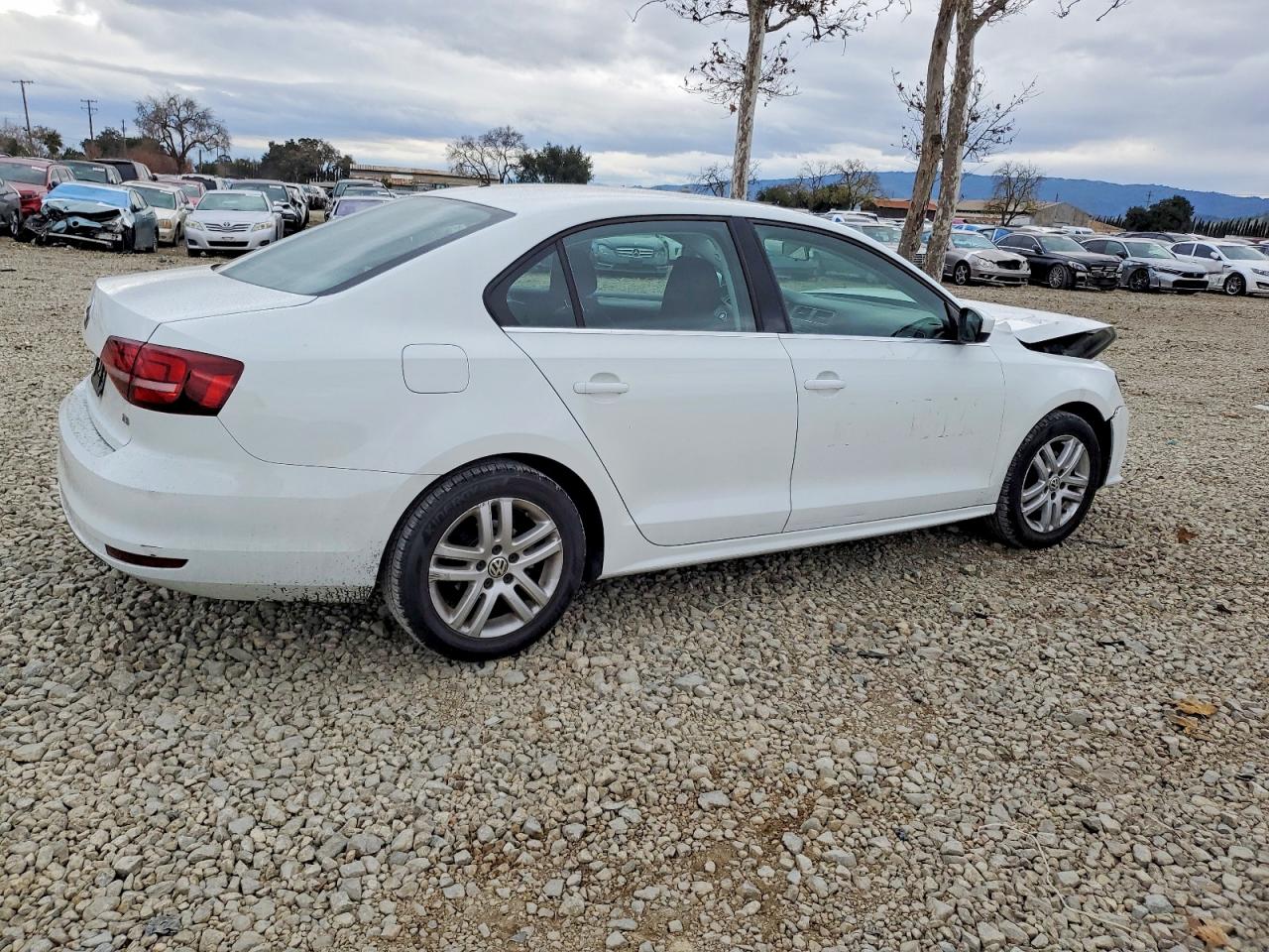 2017 VOLKSWAGEN JETTA S photo 3