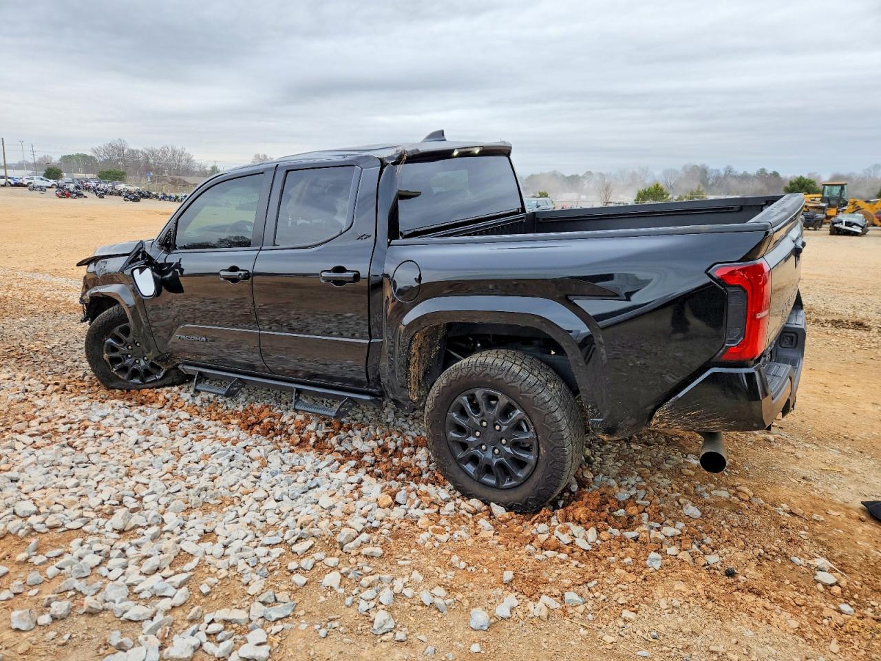 2024 TOYOTA TACOMA DOUBLE CAB photo 2